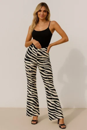 WhatsApp Image 2026-03-01 at 12.22.03 PM Pantalon Flor Semi Oxford Zebra - Unico T