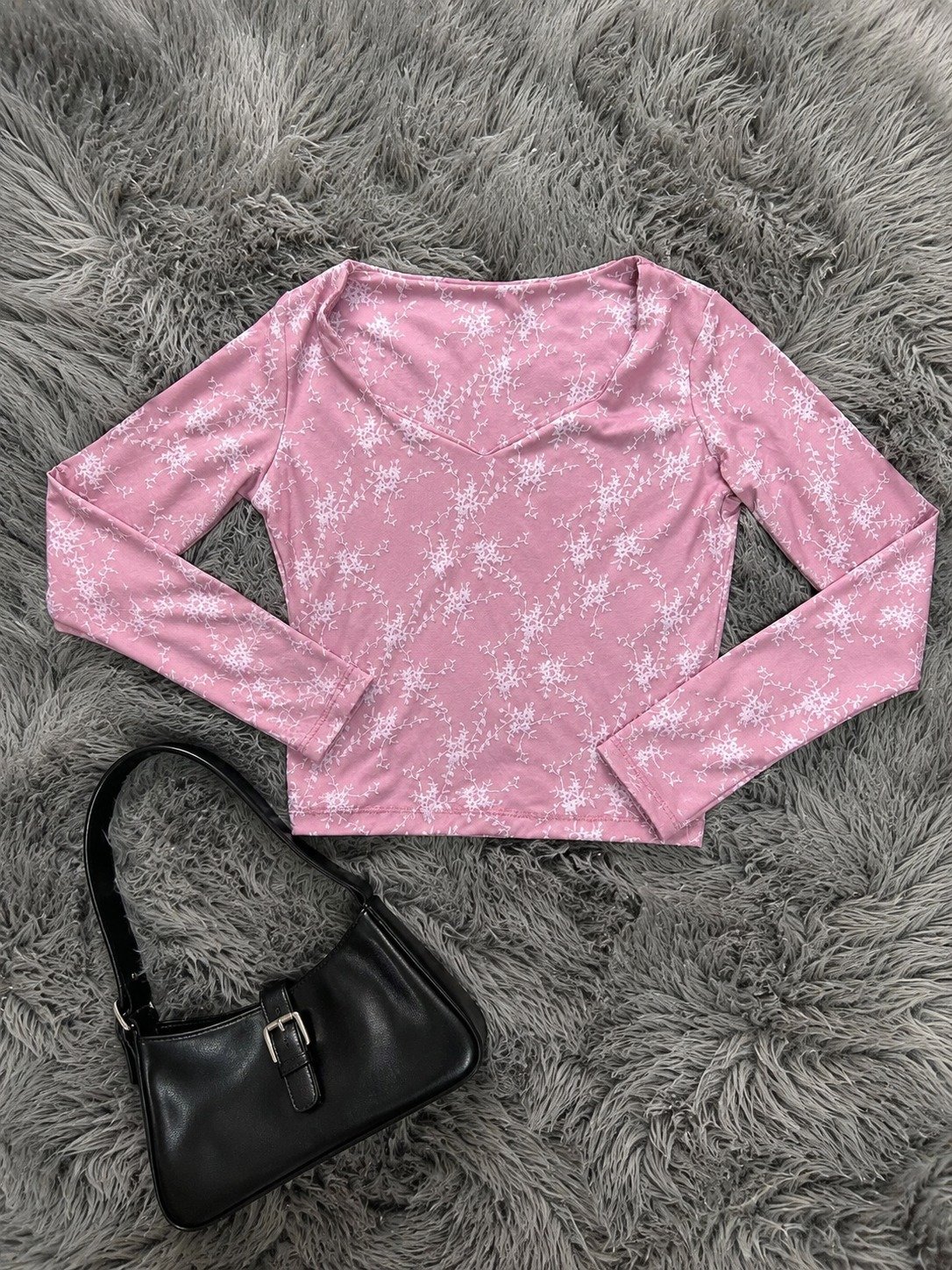 WhatsApp Image 2026-07-17 at 12.52.19 PM (1) Remera Escote Corazon